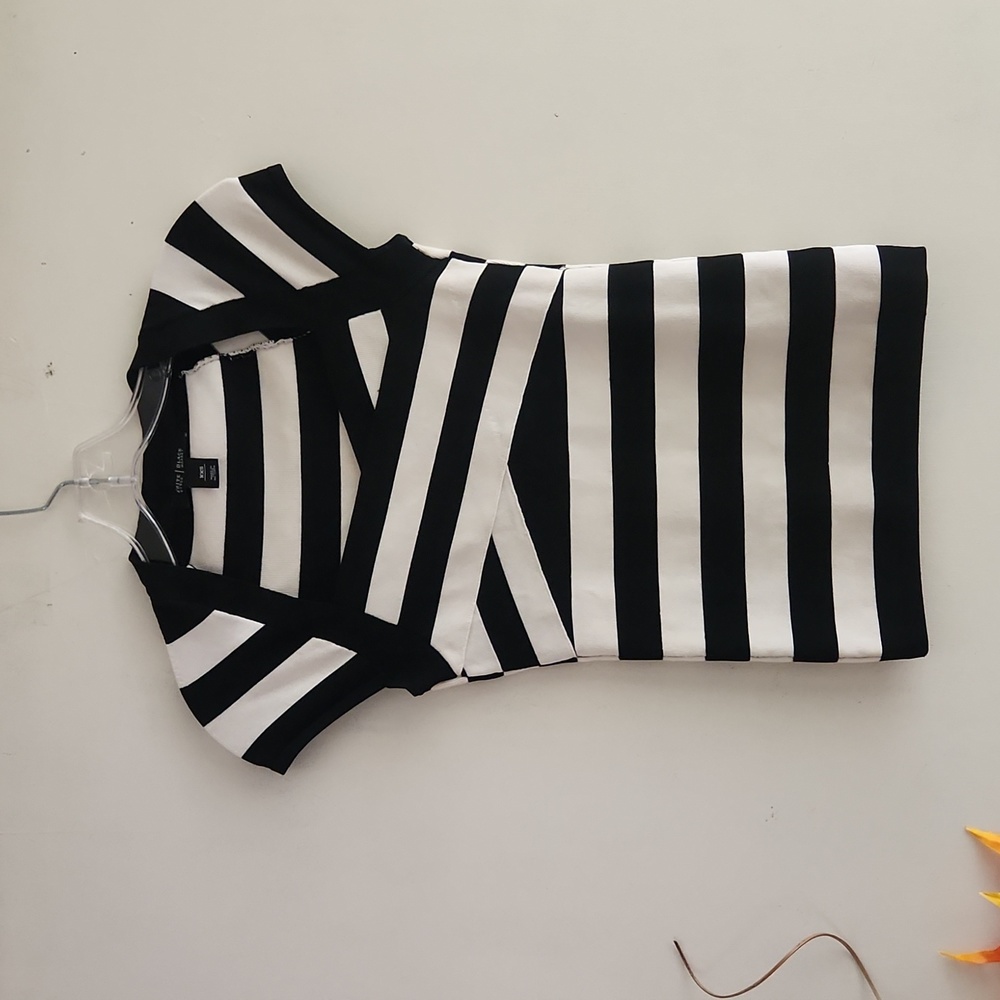 White House Black Market Black White Stripe XXS EUC Top - Picture 4 of 14